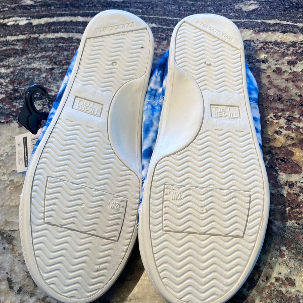 Time and Tru Woman’s White and Blue Sneakers Size 12W - Picture 5 of 5